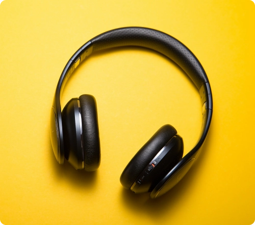 Image of a headphones as an example of High-value goods that can be sent with Sherpa